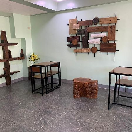 Beinte Singko De Marso Apartments Candon Bagian luar foto
