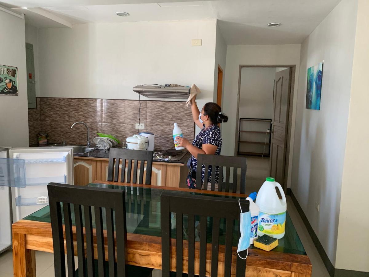 Beinte Singko De Marso Apartments Candon Bagian luar foto
