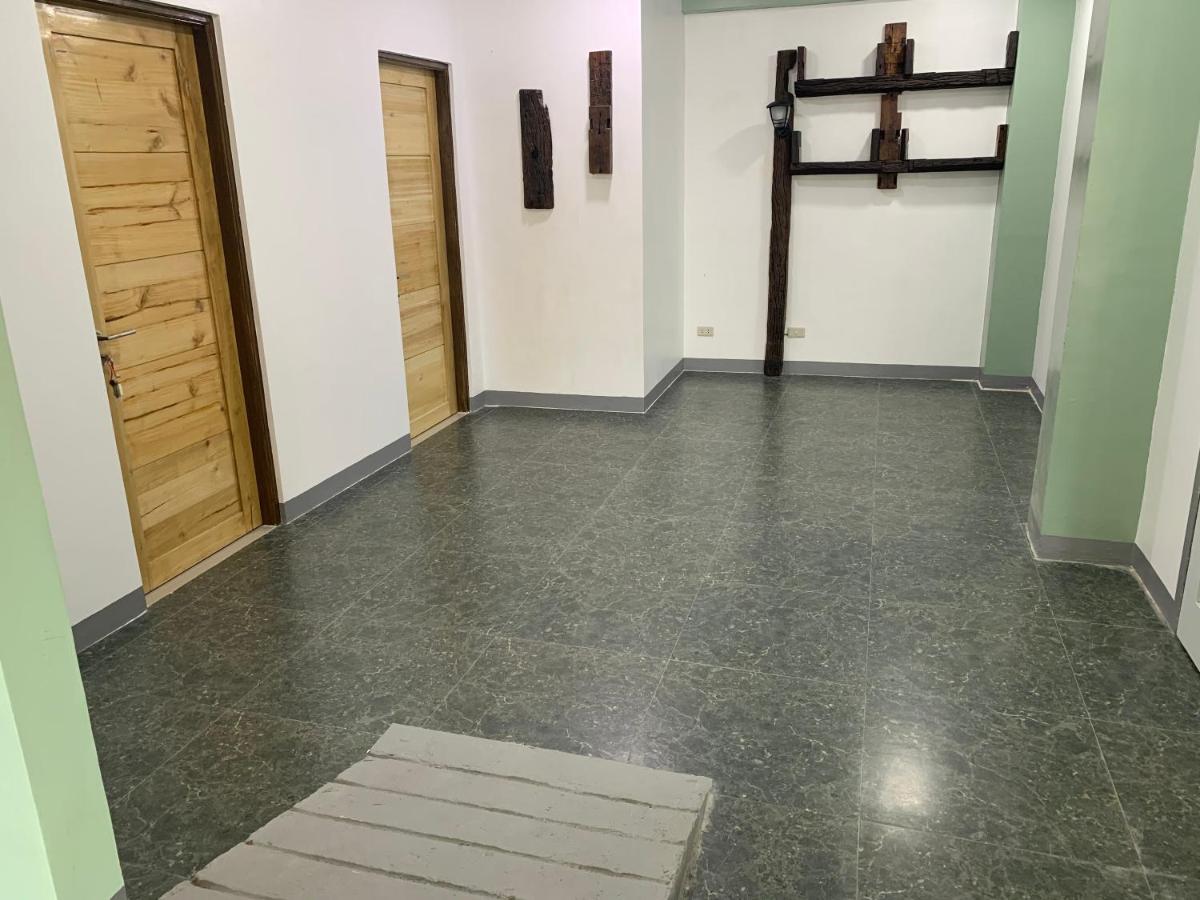 Beinte Singko De Marso Apartments Candon Bagian luar foto