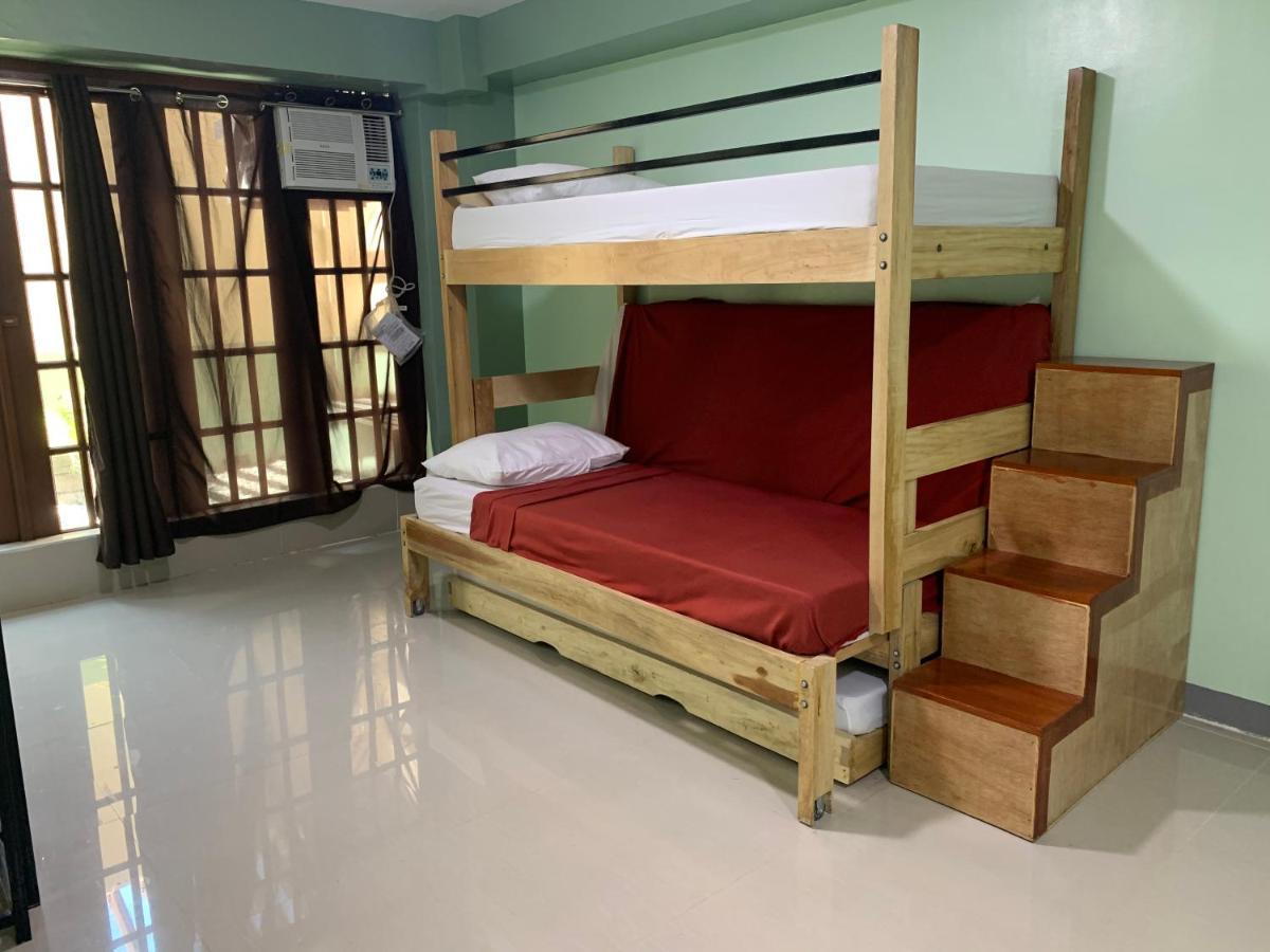 Beinte Singko De Marso Apartments Candon Bagian luar foto