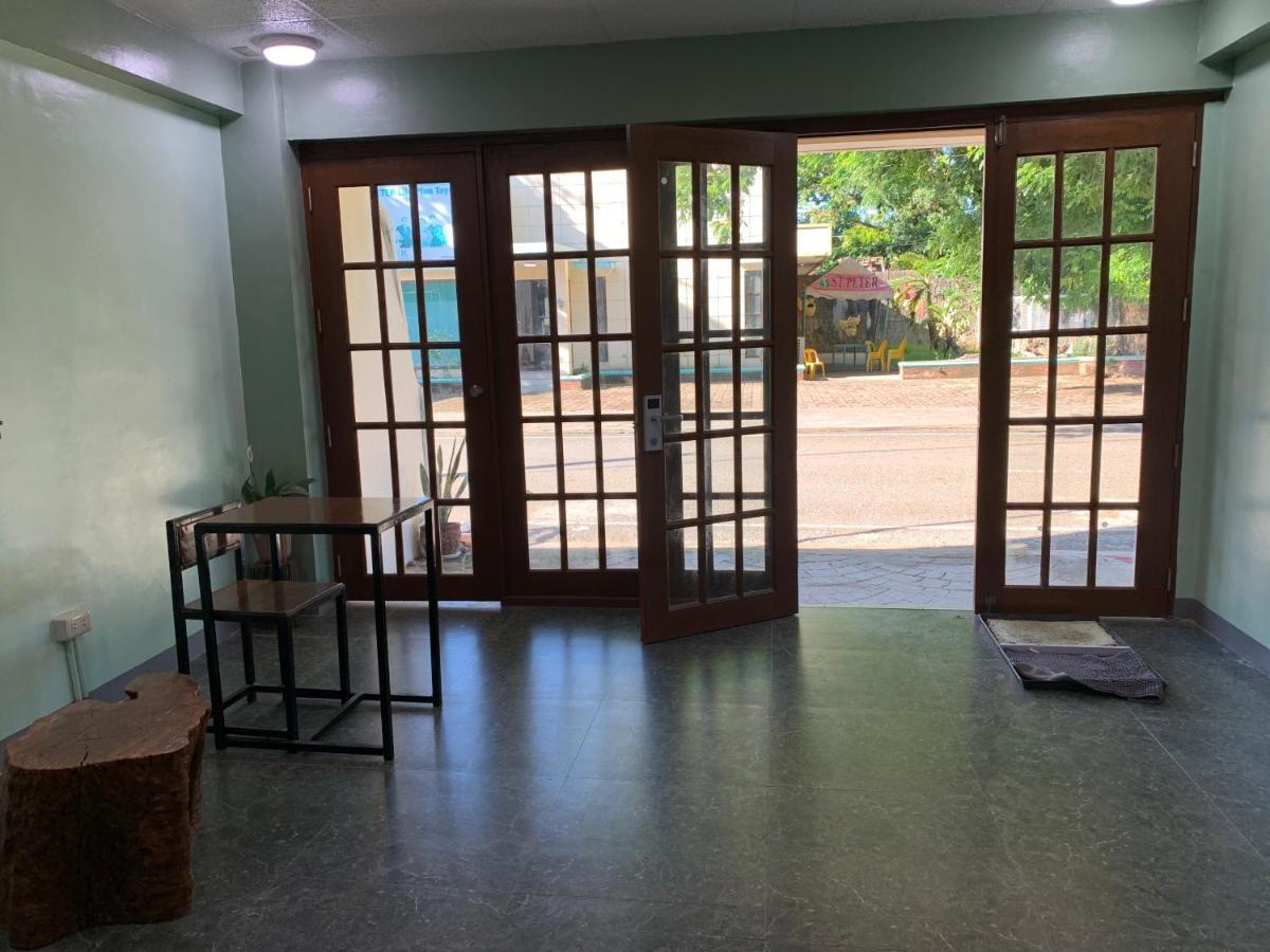 Beinte Singko De Marso Apartments Candon Bagian luar foto