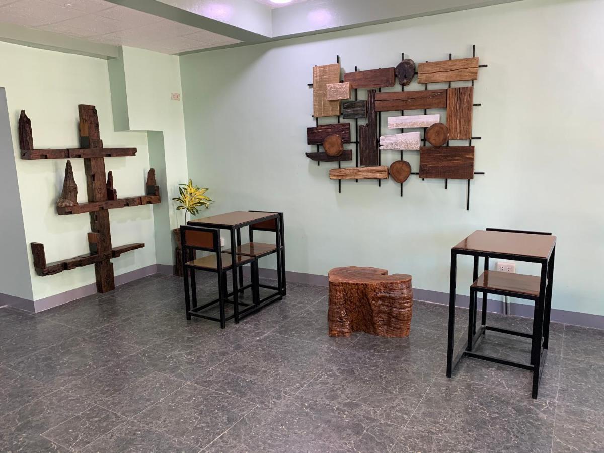 Beinte Singko De Marso Apartments Candon Bagian luar foto