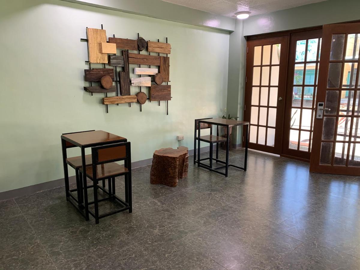 Beinte Singko De Marso Apartments Candon Bagian luar foto