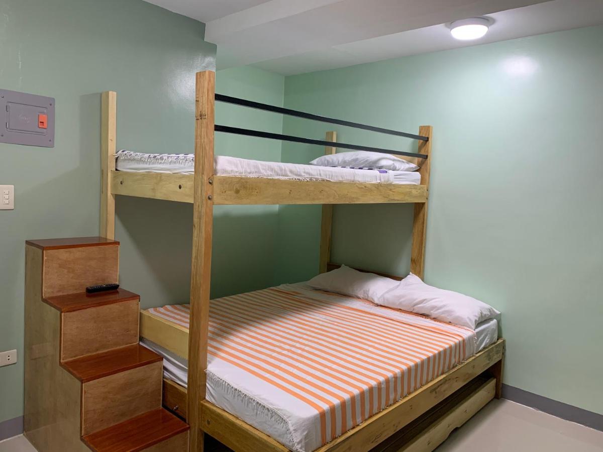 Beinte Singko De Marso Apartments Candon Bagian luar foto
