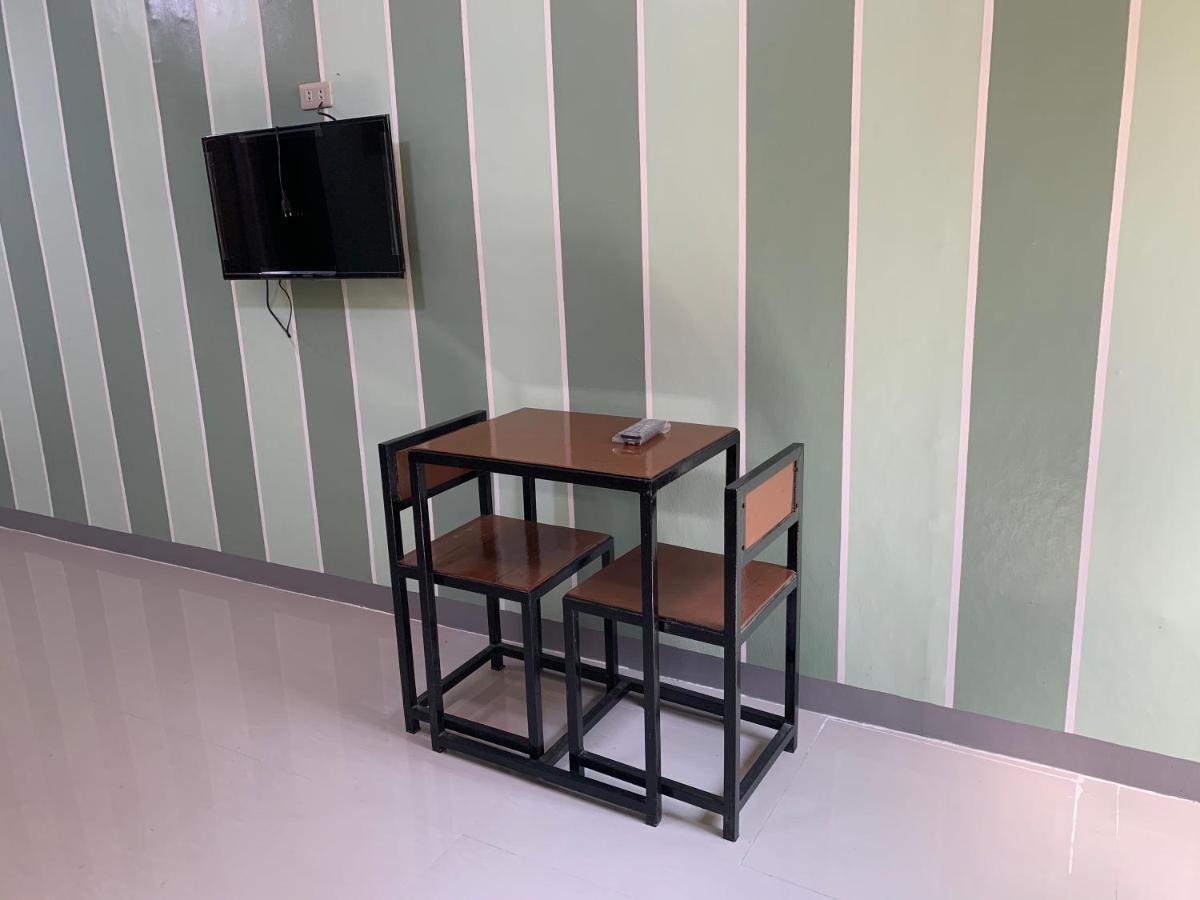 Beinte Singko De Marso Apartments Candon Bagian luar foto