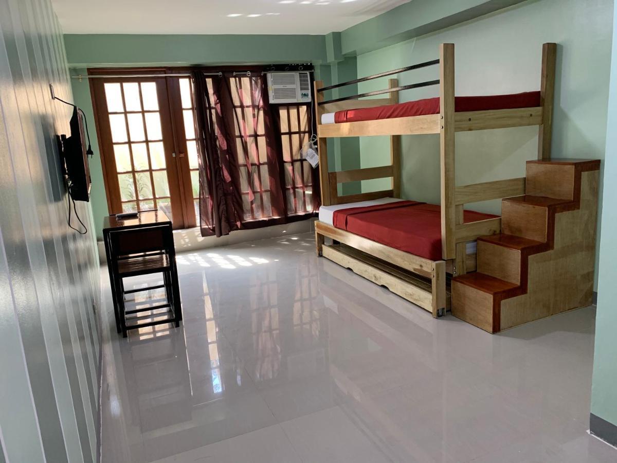 Beinte Singko De Marso Apartments Candon Bagian luar foto