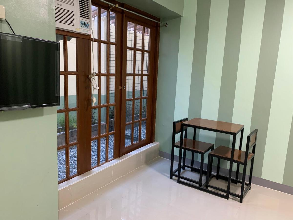 Beinte Singko De Marso Apartments Candon Bagian luar foto