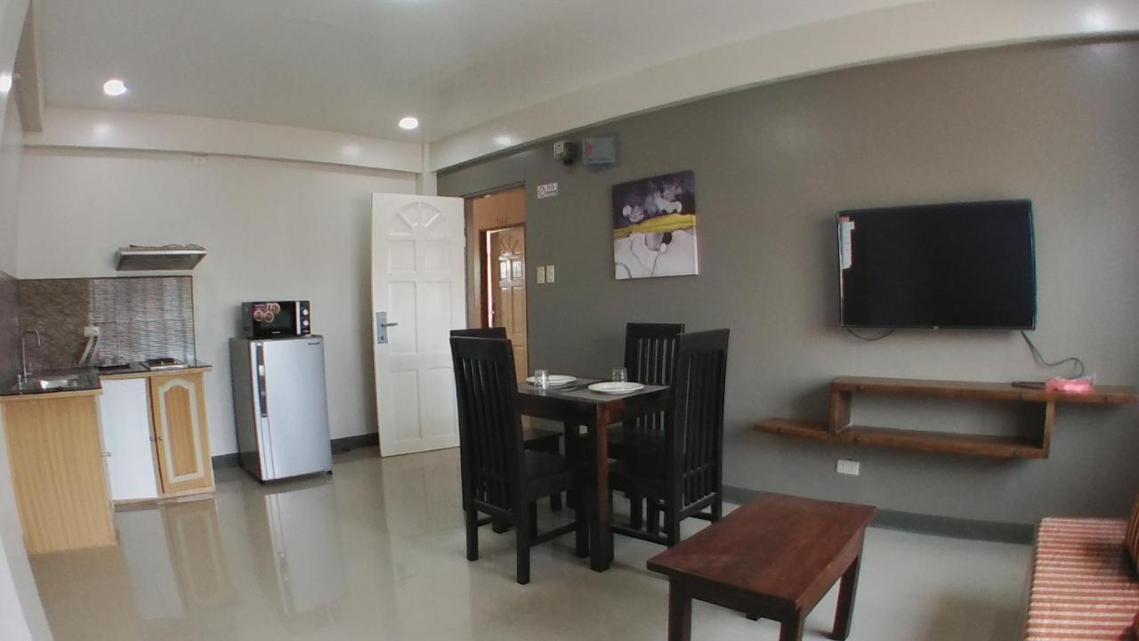 Beinte Singko De Marso Apartments Candon Bagian luar foto