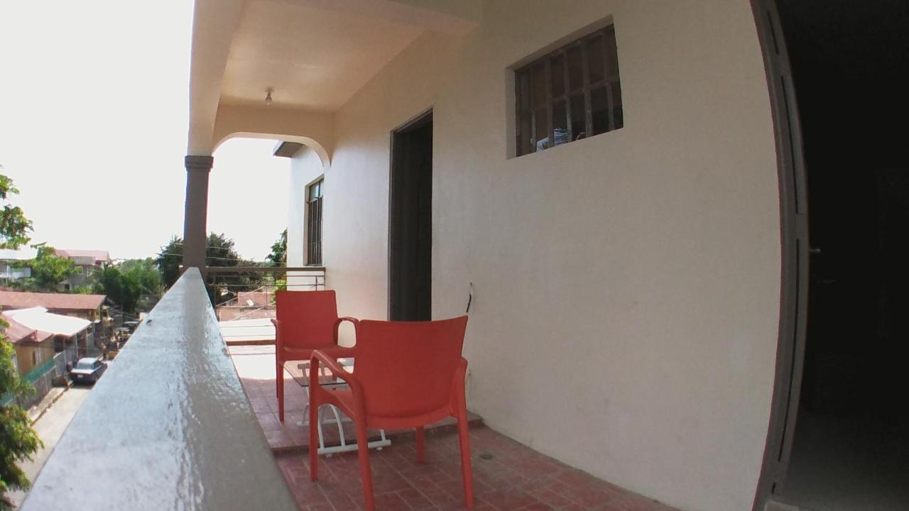 Beinte Singko De Marso Apartments Candon Bagian luar foto