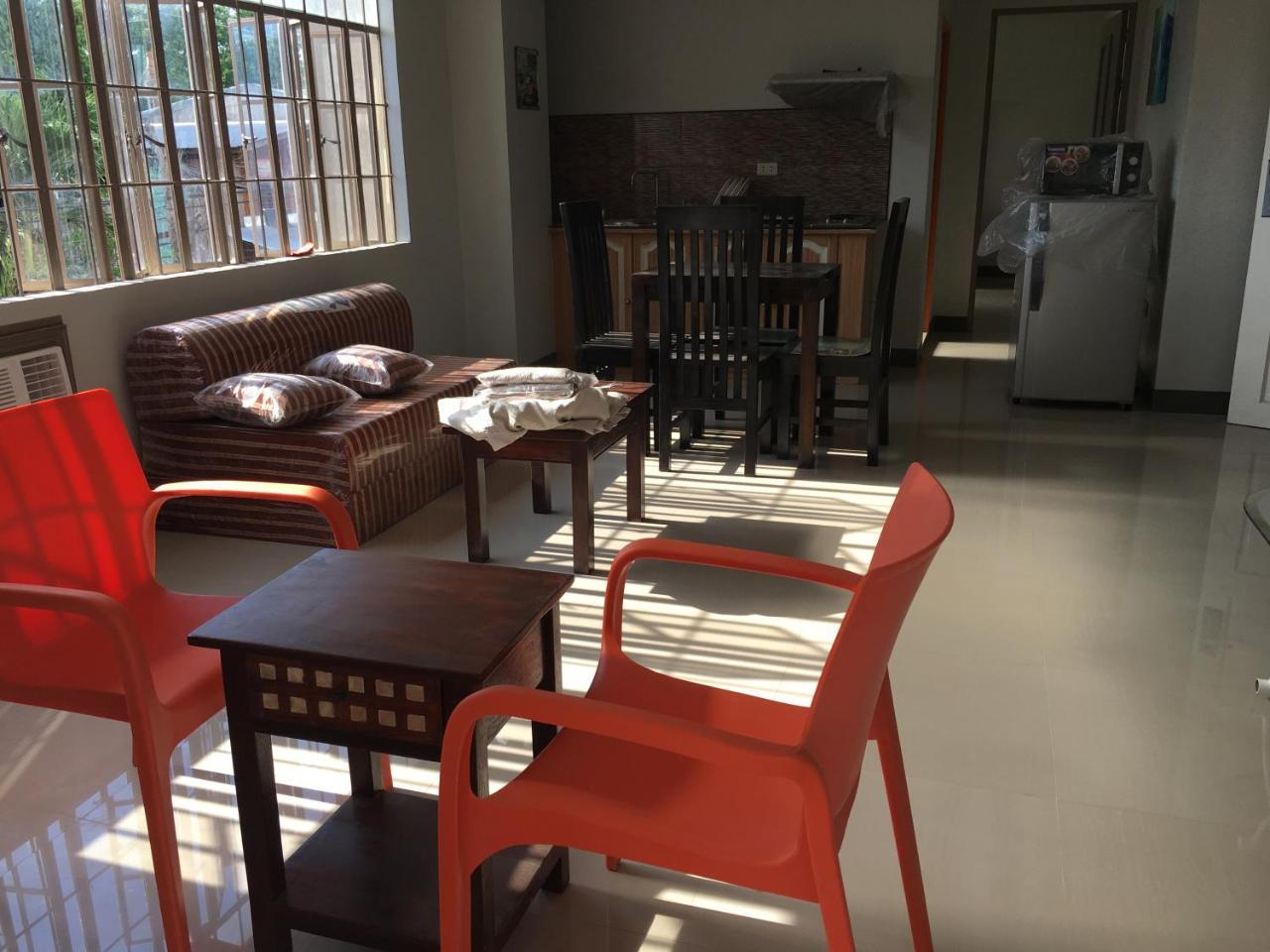 Beinte Singko De Marso Apartments Candon Bagian luar foto