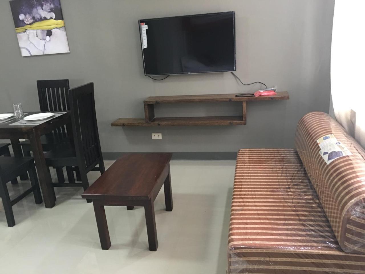 Beinte Singko De Marso Apartments Candon Bagian luar foto