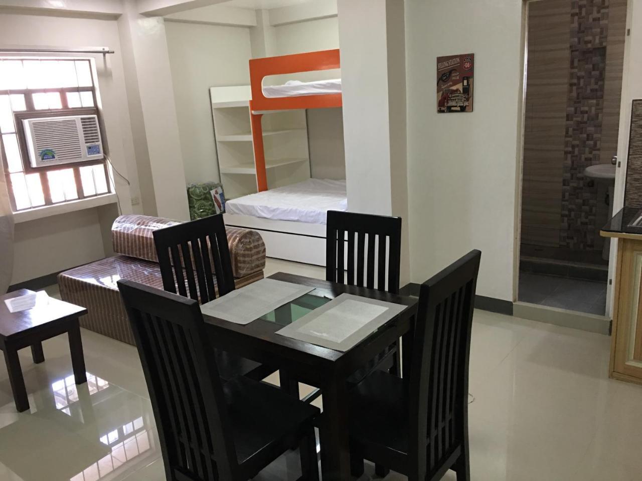 Beinte Singko De Marso Apartments Candon Bagian luar foto
