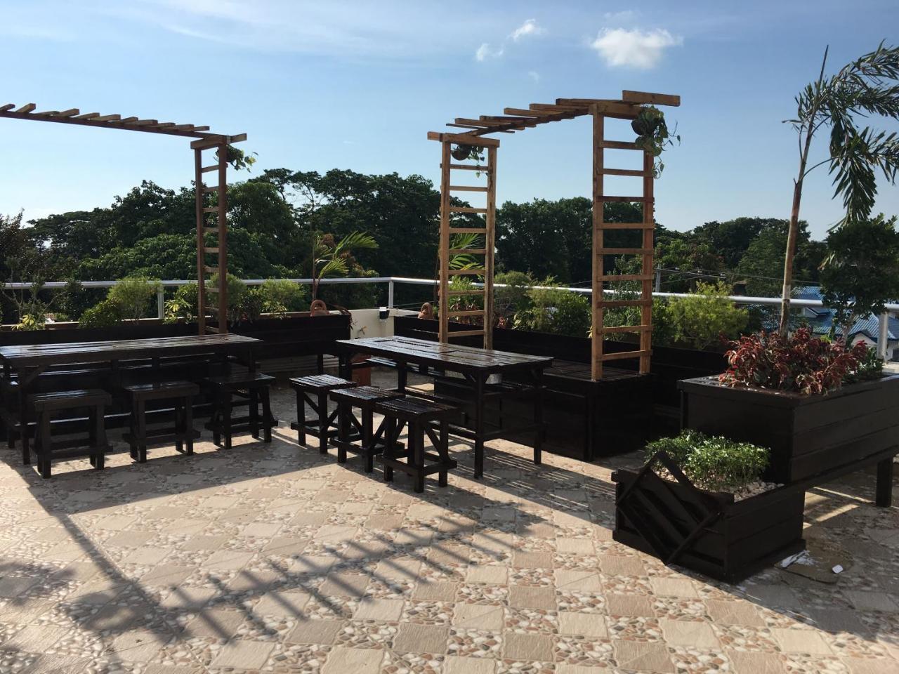 Beinte Singko De Marso Apartments Candon Bagian luar foto