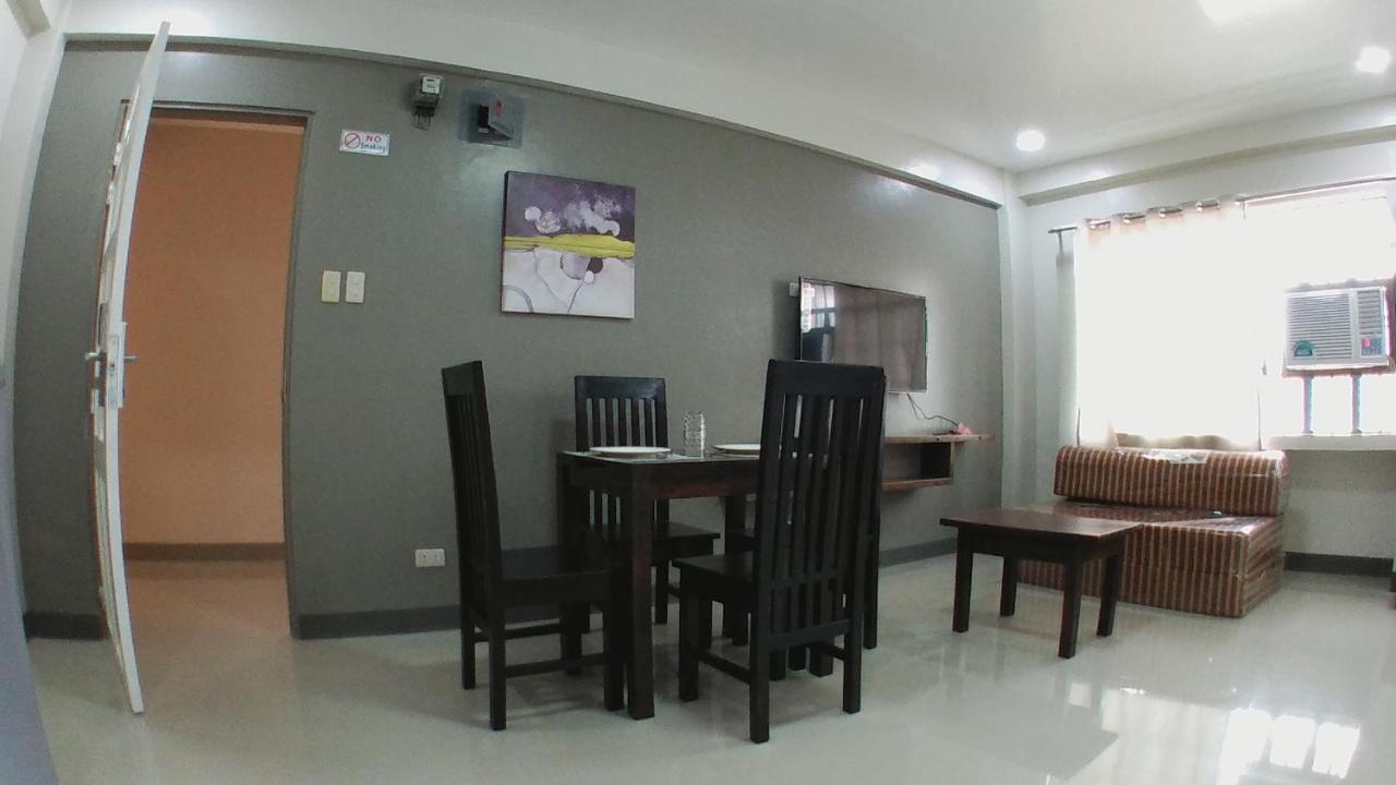 Beinte Singko De Marso Apartments Candon Bagian luar foto