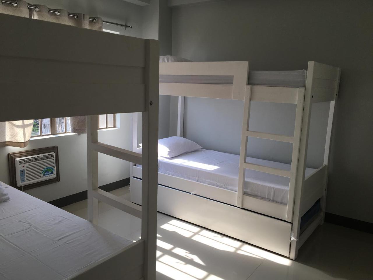 Beinte Singko De Marso Apartments Candon Bagian luar foto