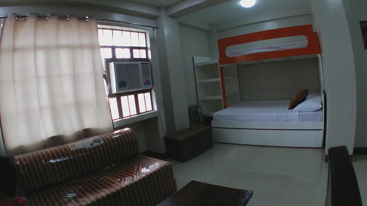 Beinte Singko De Marso Apartments Candon Bagian luar foto